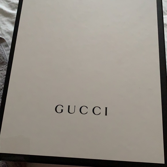 It’s a Gucci platform slides - Picture 2 of 6